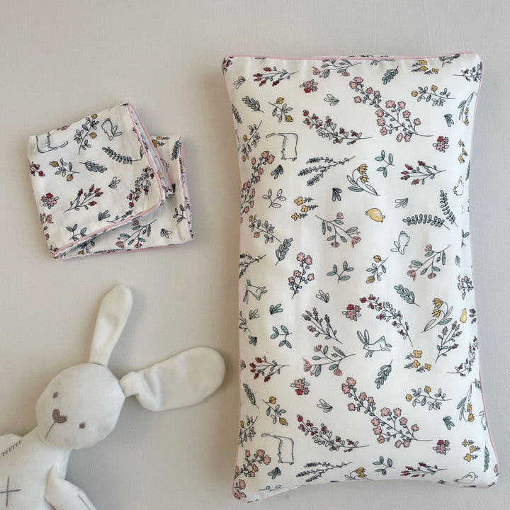 Baby bedding set made of cotton muslin with floral & animal print