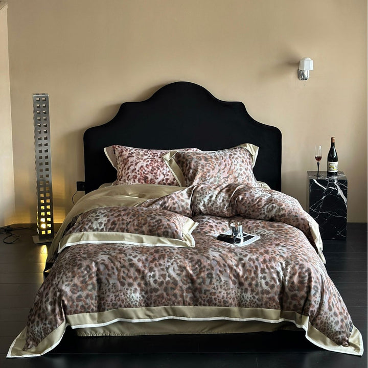 Generous bedding set made of cotton satin with a delicate leopard pattern and contrasting piping