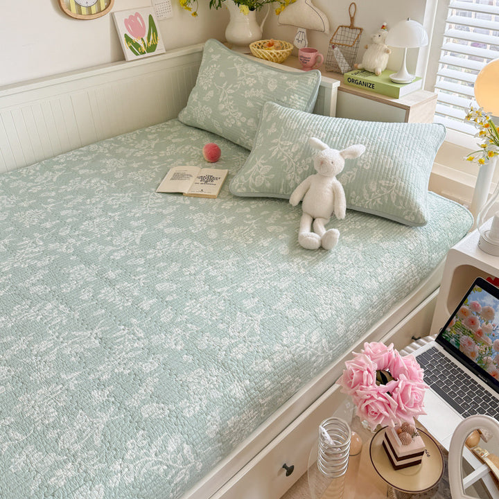 Lightweight Quilted Cotton Bedspread and Mattress Coverlet Set