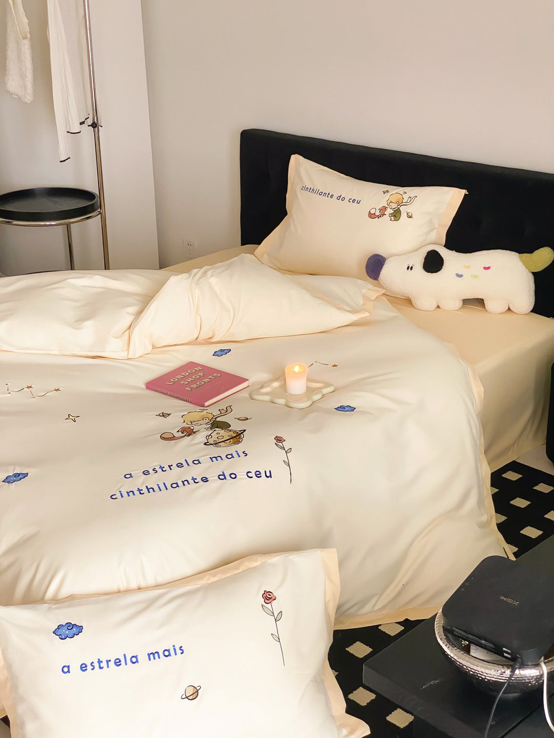 Children's bedding set made of cotton satin with loving illustrations and soft pillowcases