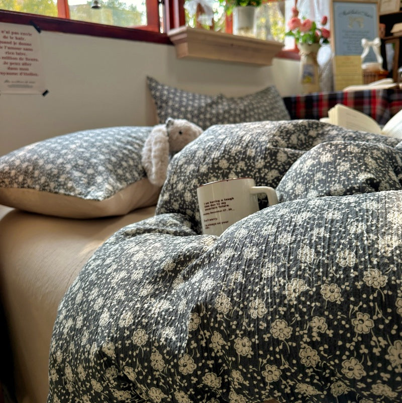 Floral Patterned Quilted Bedding Set