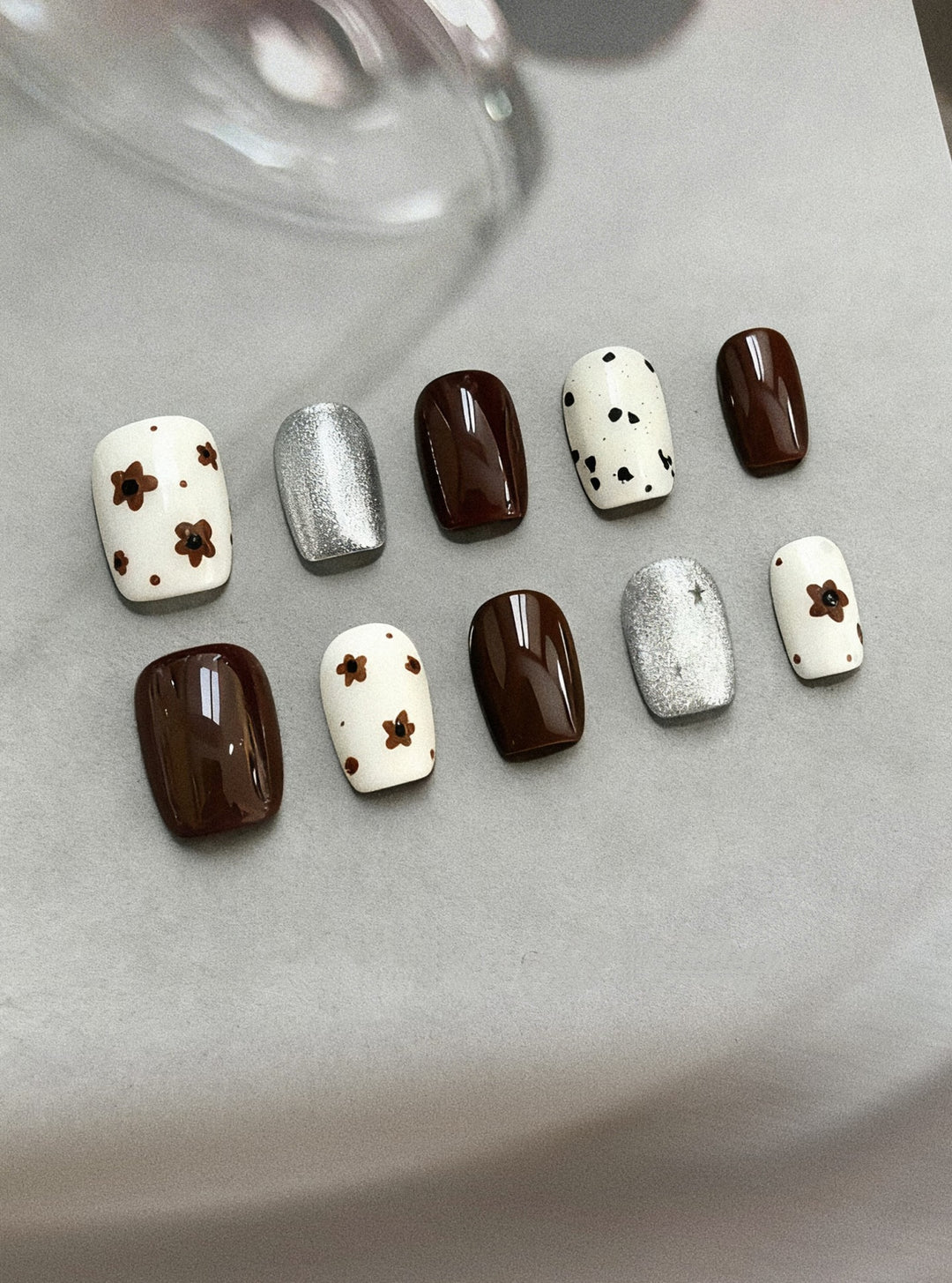 Artistic Press-On Nail Art Set with Star and Grid Designs