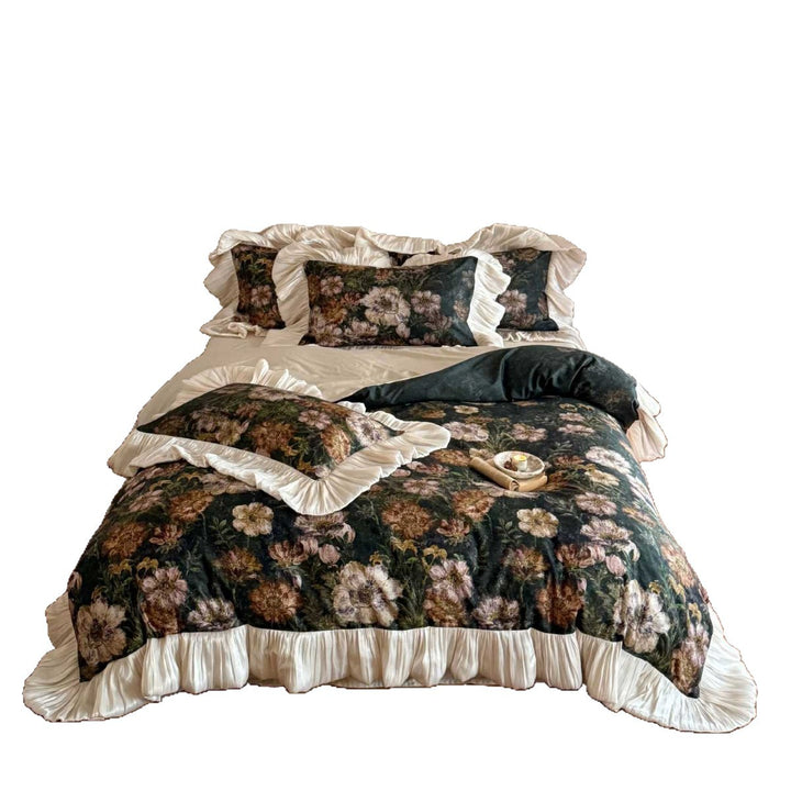 Luxurious cotton bedding set with ruffle and vintage floral motif