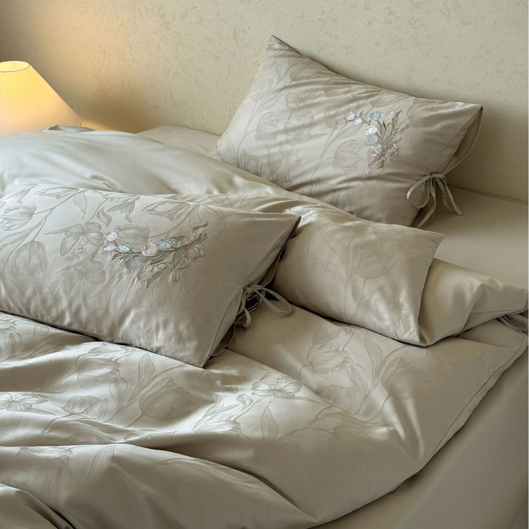 Luxurious satin bedding set with floral jacquard texture and fine floral embroidery