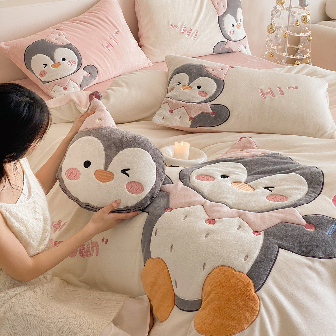 Children's bedding set with 3D penguin applications