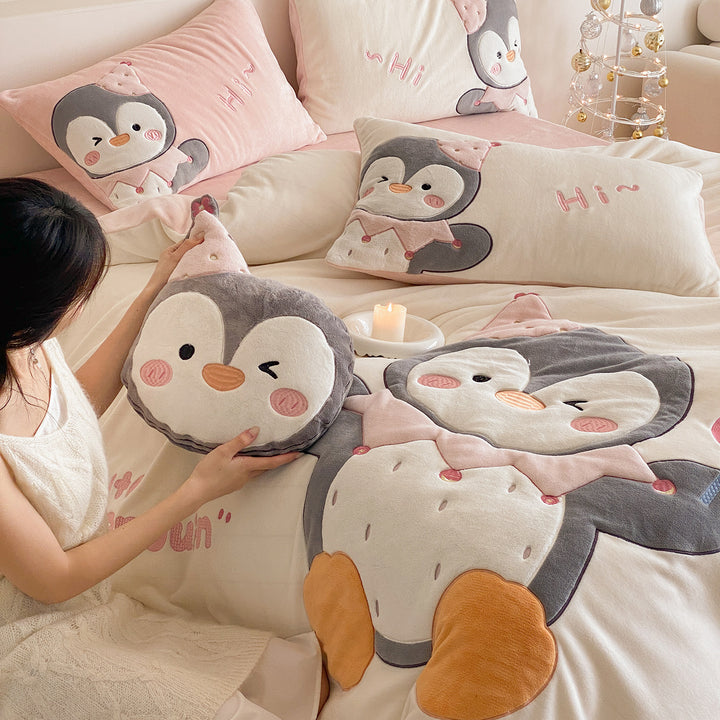 Children's bedding set with 3D penguin applications