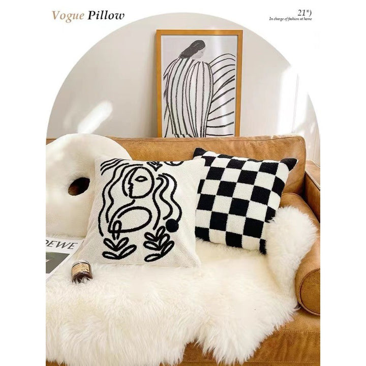 Fluffy decorative cushion with zigzag pattern