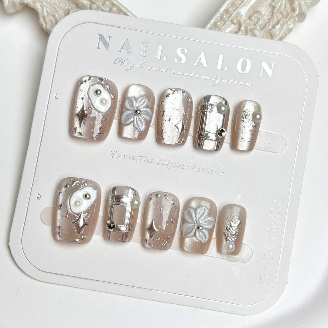 Artistic Press-On Nail Set with Floral and Metallic Accents