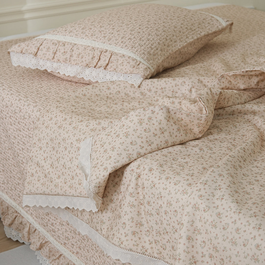 Quilted Floral Cotton Bedspread Set with Eyelet Lace Ruffled Pillowcase