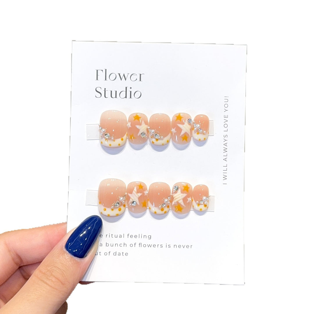 Artificial Nails in Elegant Flower Design Stornfield