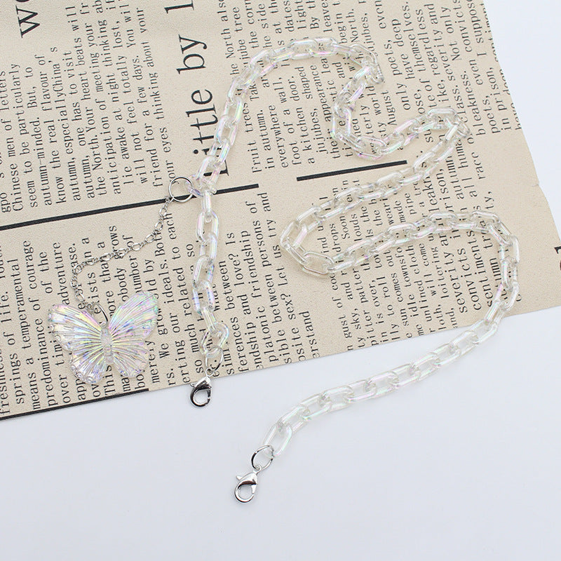 Elegant Pearl Chain Eyewear Holder Stornfield
