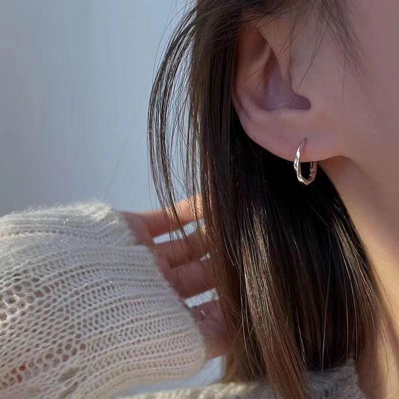 Fashionable and Elegant Hoops Made of High-Quality Metal Stornfield