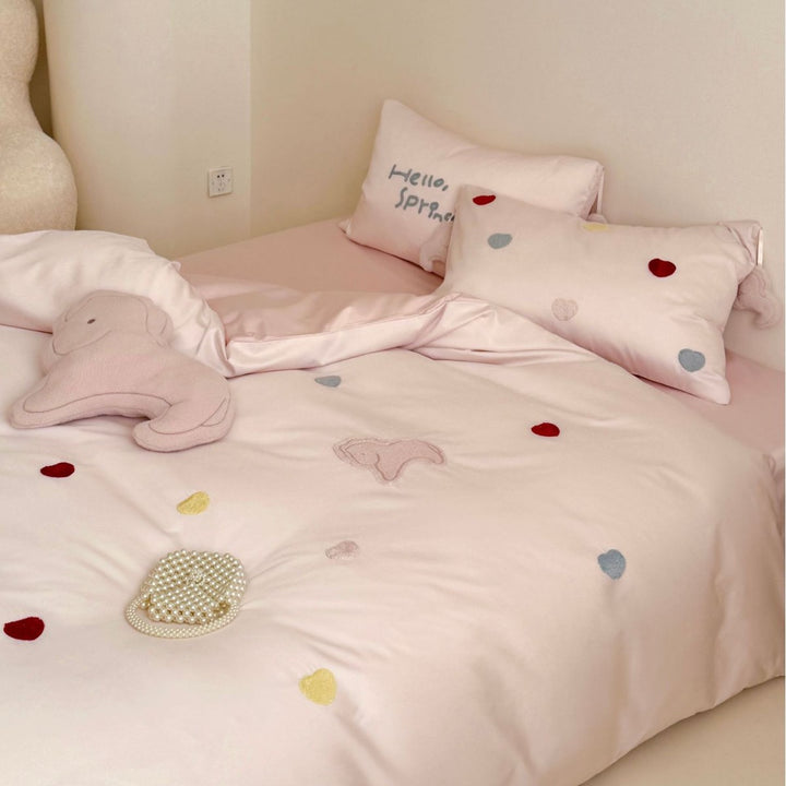 Playful bedding set made of cotton satin with embroidered heart appliqués