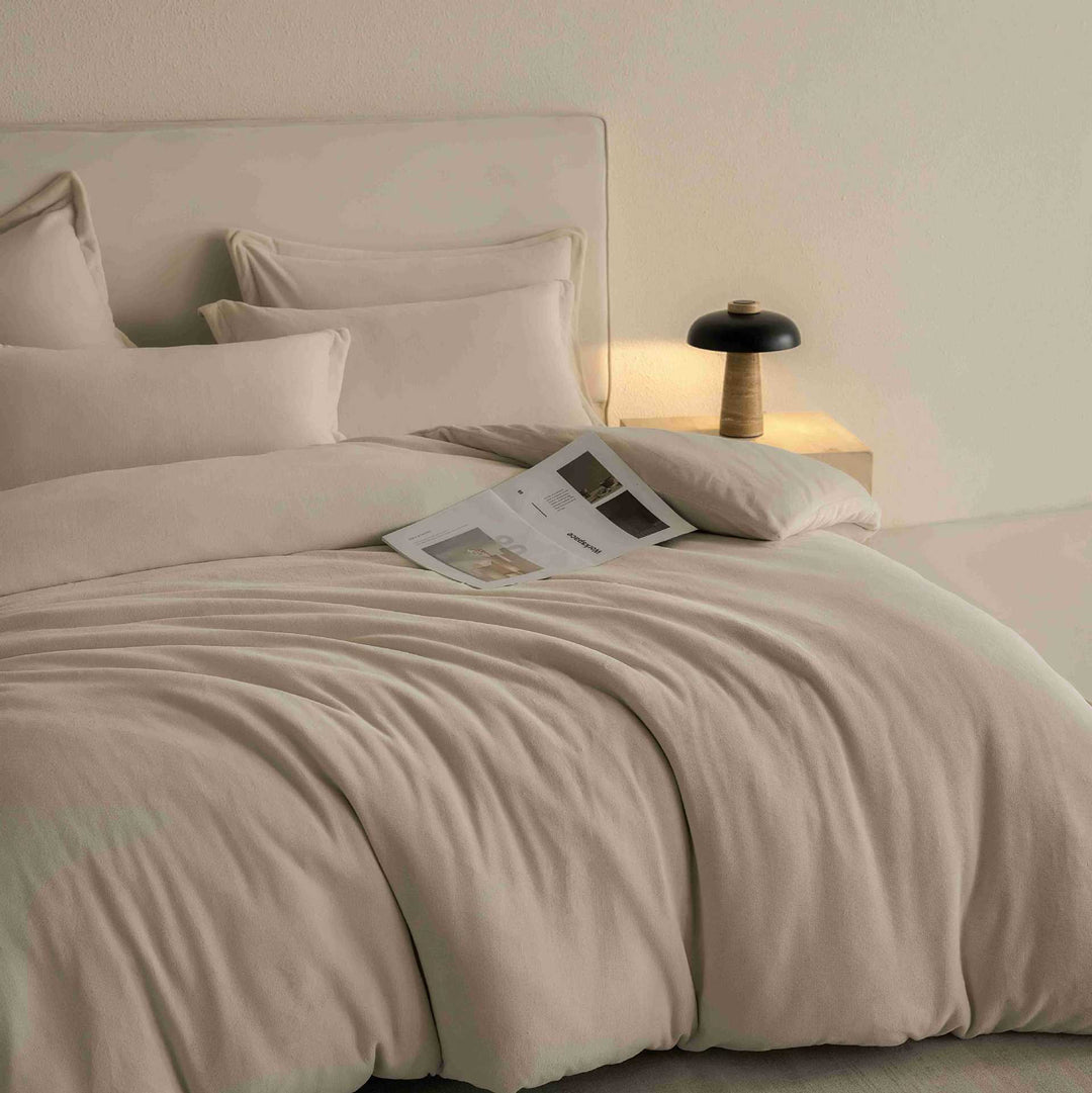 Linen-like bedding set with washed vintage finish and concealed zipper