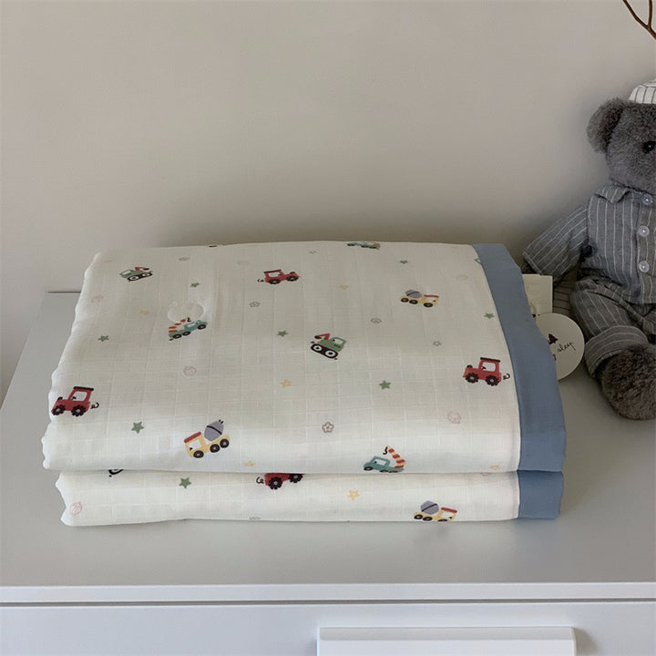 Soft muslin baby blanket with teddy design and double-layered gauze
