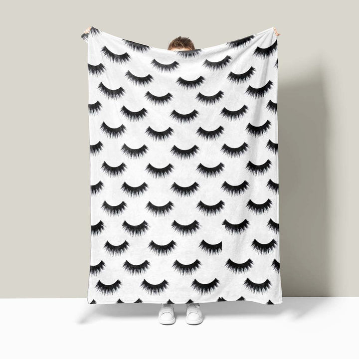 Luxurious Fleece Throw Blanket with Eye-Catching Design