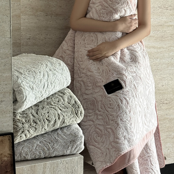Extra soft microfiber cuddle blanket with 3D rose pattern and thermal lining