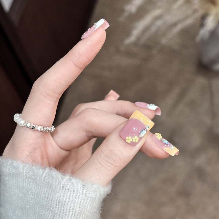 Decorative Floral Design Press-On Nails