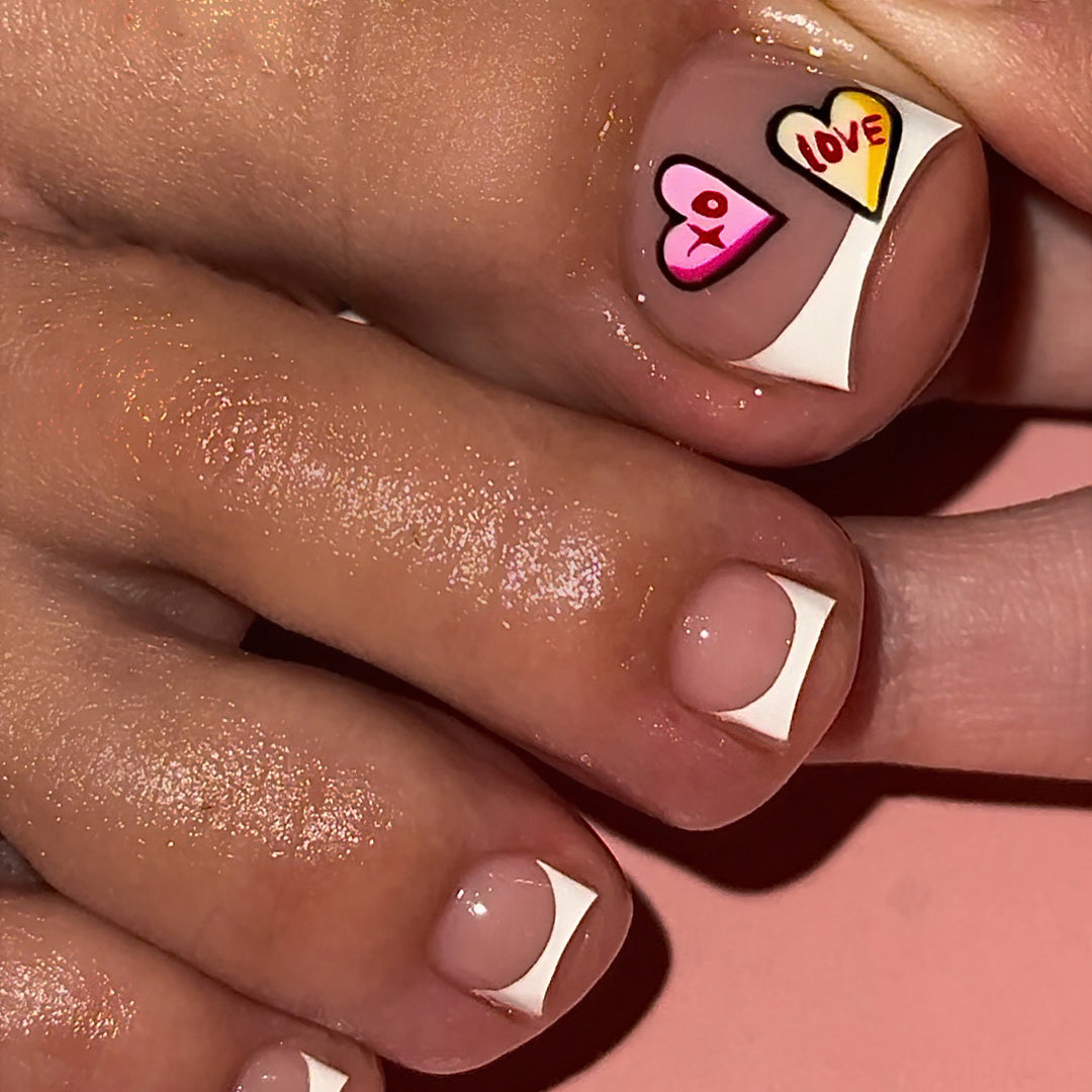 Artful nail art with heart motifs Stornfield