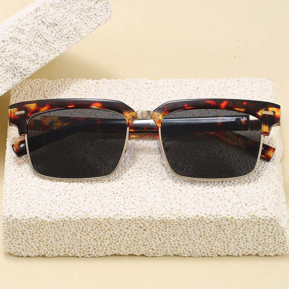 Fashion sunglasses with square frame and stylish design Stornfield