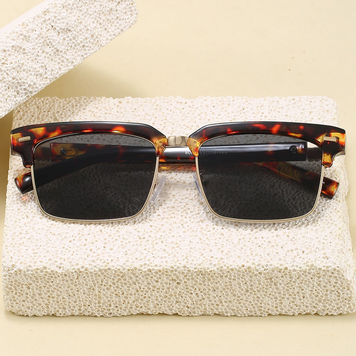 Fashion sunglasses with square frame and stylish design Stornfield