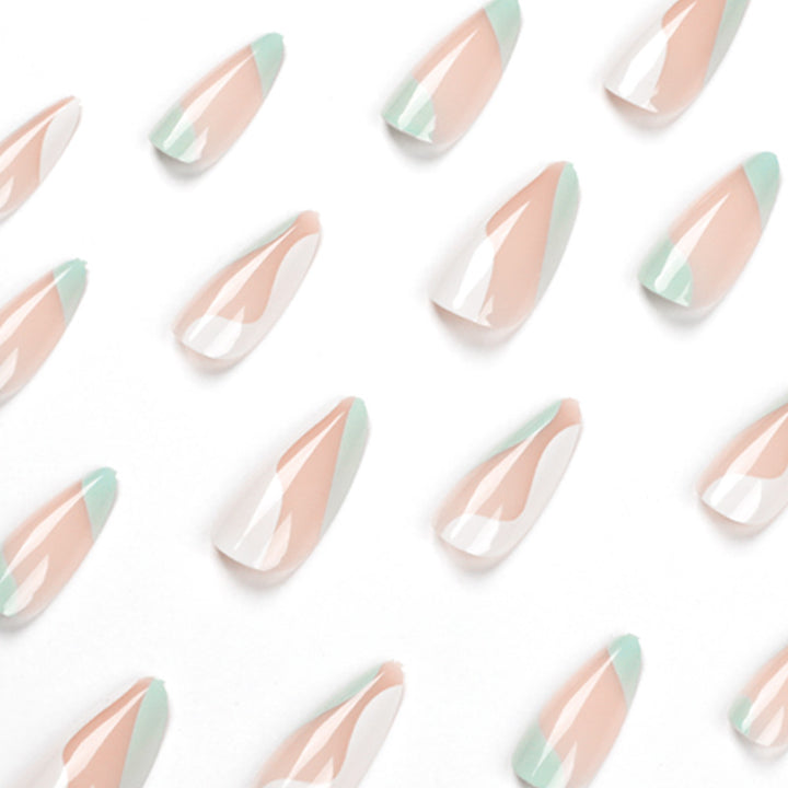 Artificial nail extensions with stylish design Stornfield
