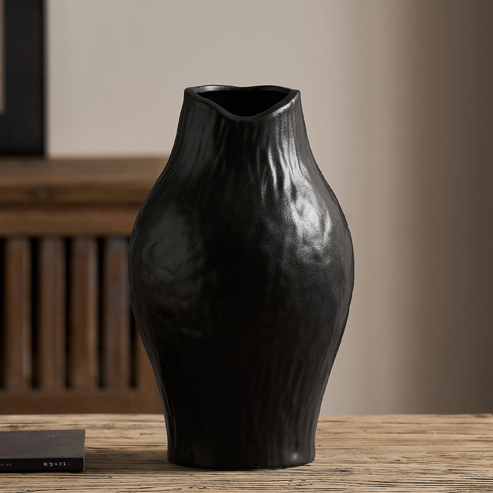 Elegant and modern ceramic vase Stornfield