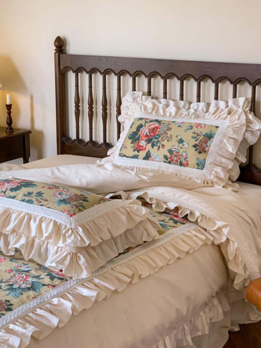 Romantic bedding set with ruffles, floral inserts and decorative pillowcase