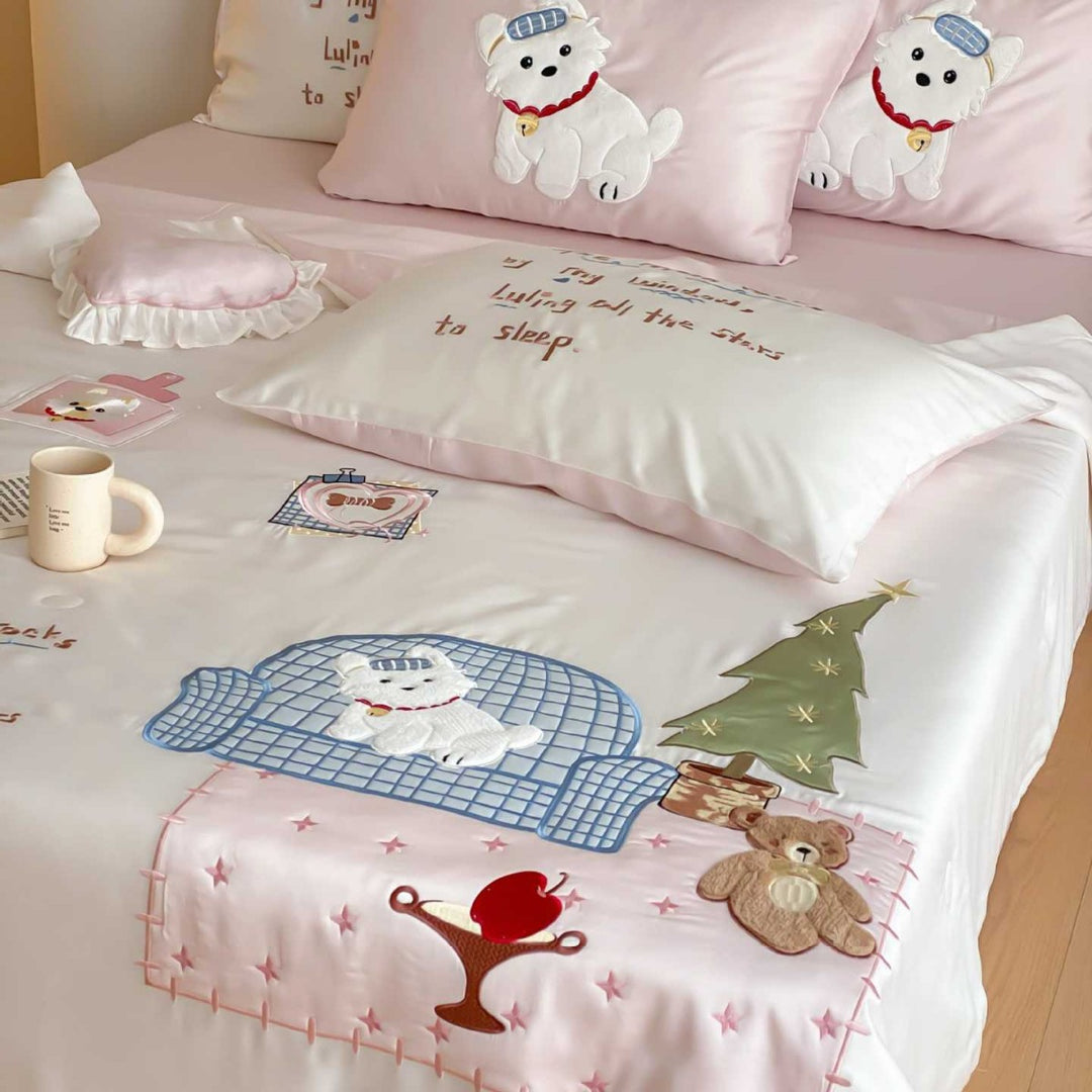 Bedding set made of cotton satin with embroidered dog appliqués and patchwork designs
