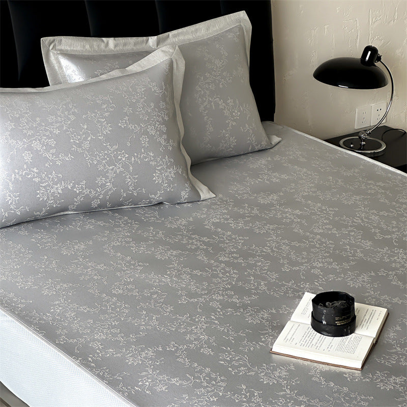 Finely woven satin fitted sheet with floral jacquard relief and reinforced all-round elastic