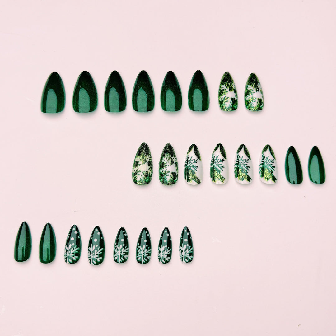 Artificial nails with festive snowflake and star motif Stornfield