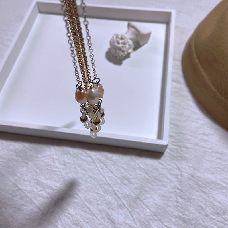 Elegant jewelry holder chain with pearl and gold accents Stornfield