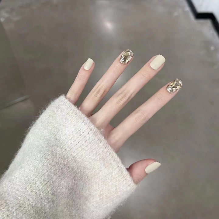 Artful nail art with glitter accents Stornfield