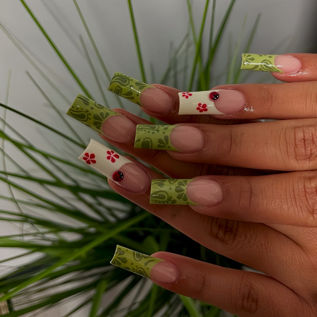 Floral Design Press-On Nail Art Stornfield
