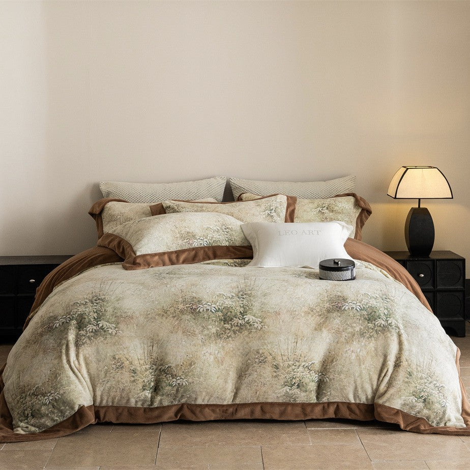 Luxurious reversible bedding set with velvety edging and abstract Ikat pattern