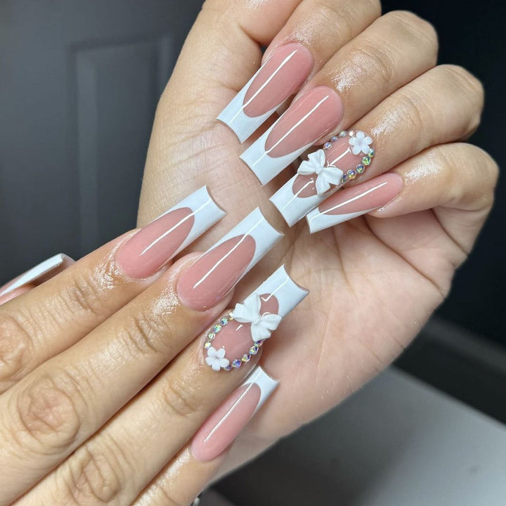 Artificial nail set with dreamy 3D flowers and bow decorations Stornfield