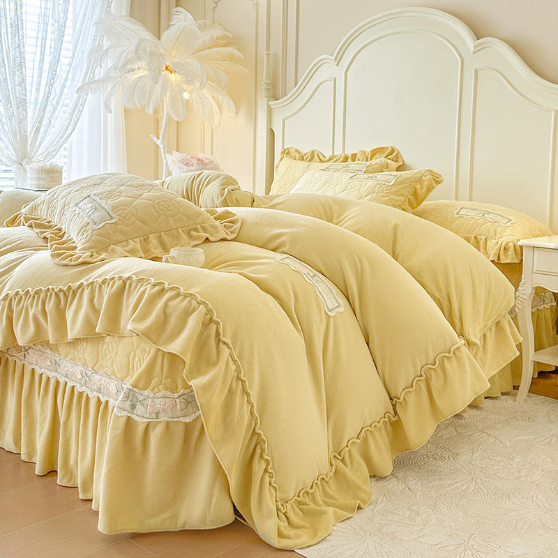 Cozy Floral Embroidered Bedspread Set
