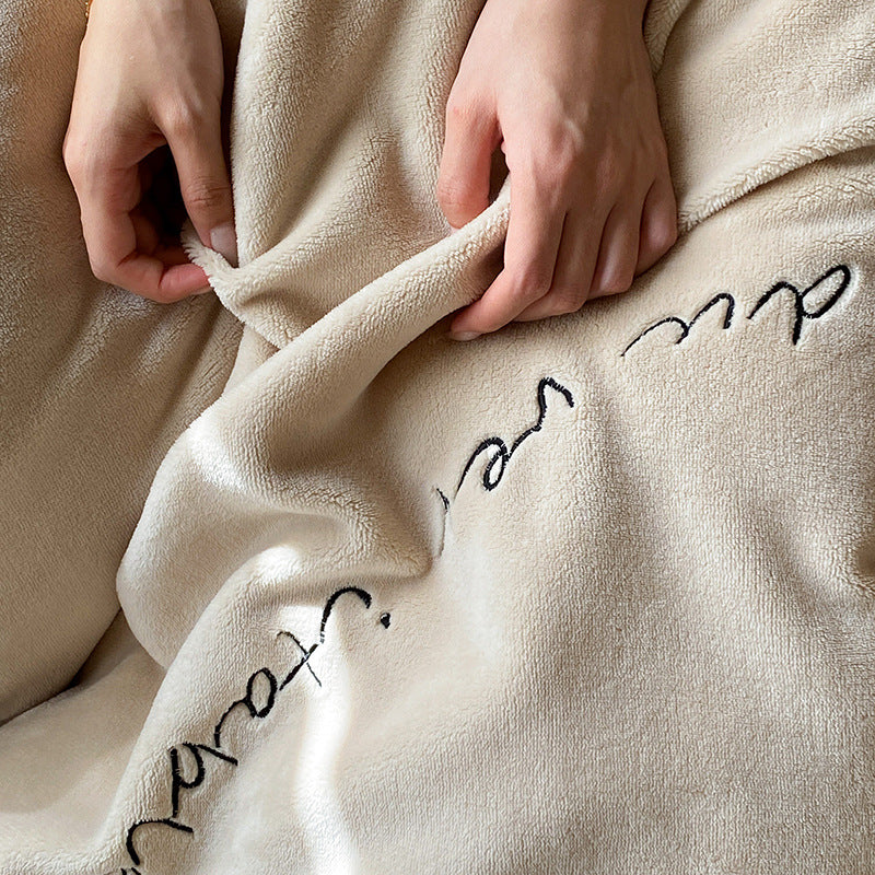 Bedding set cotton satin with contrasting piping and circular embroidery
