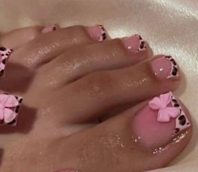 Floral-Themed Nail Art Stornfield