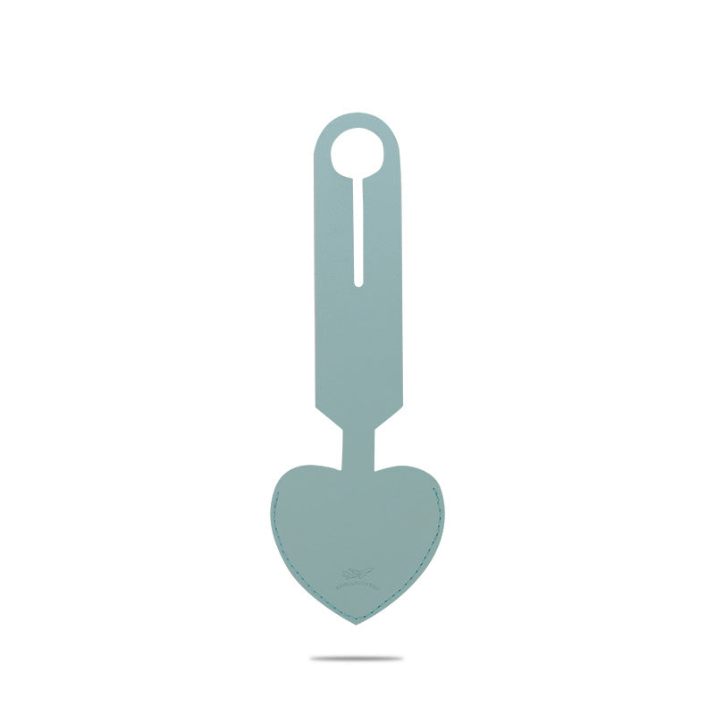 heart-shaped leather luggage tag with adjustable loop Stornfield