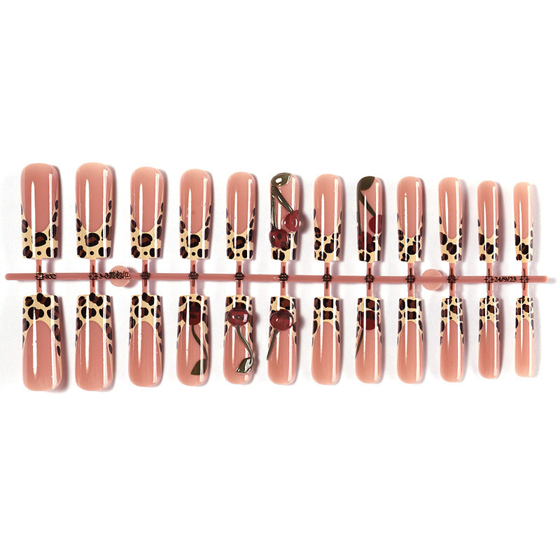 Artistic Press-On Nail Set with Elegant Leopard Design Stornfield