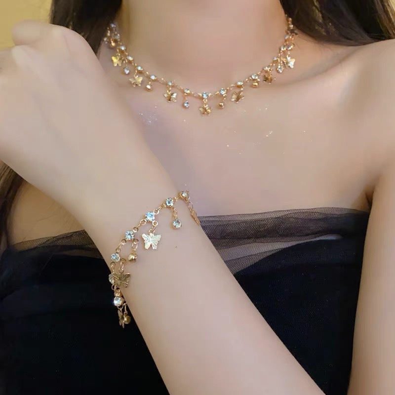Elegant Leaf Design Stornfield Necklace