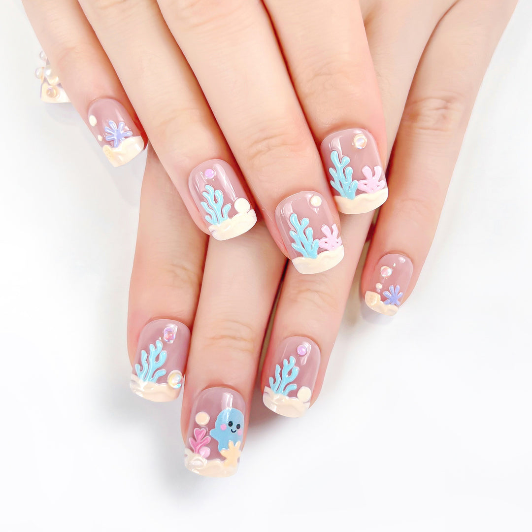 Creative nail art with marine motifs Stornfield