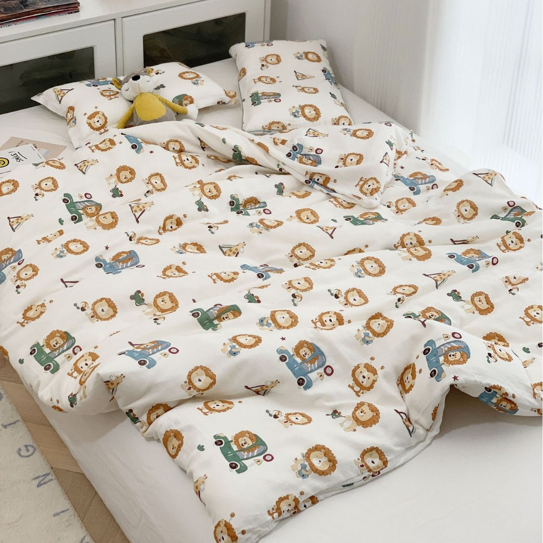 Kids bedding set with cute lion motifs made of soft cotton muslin