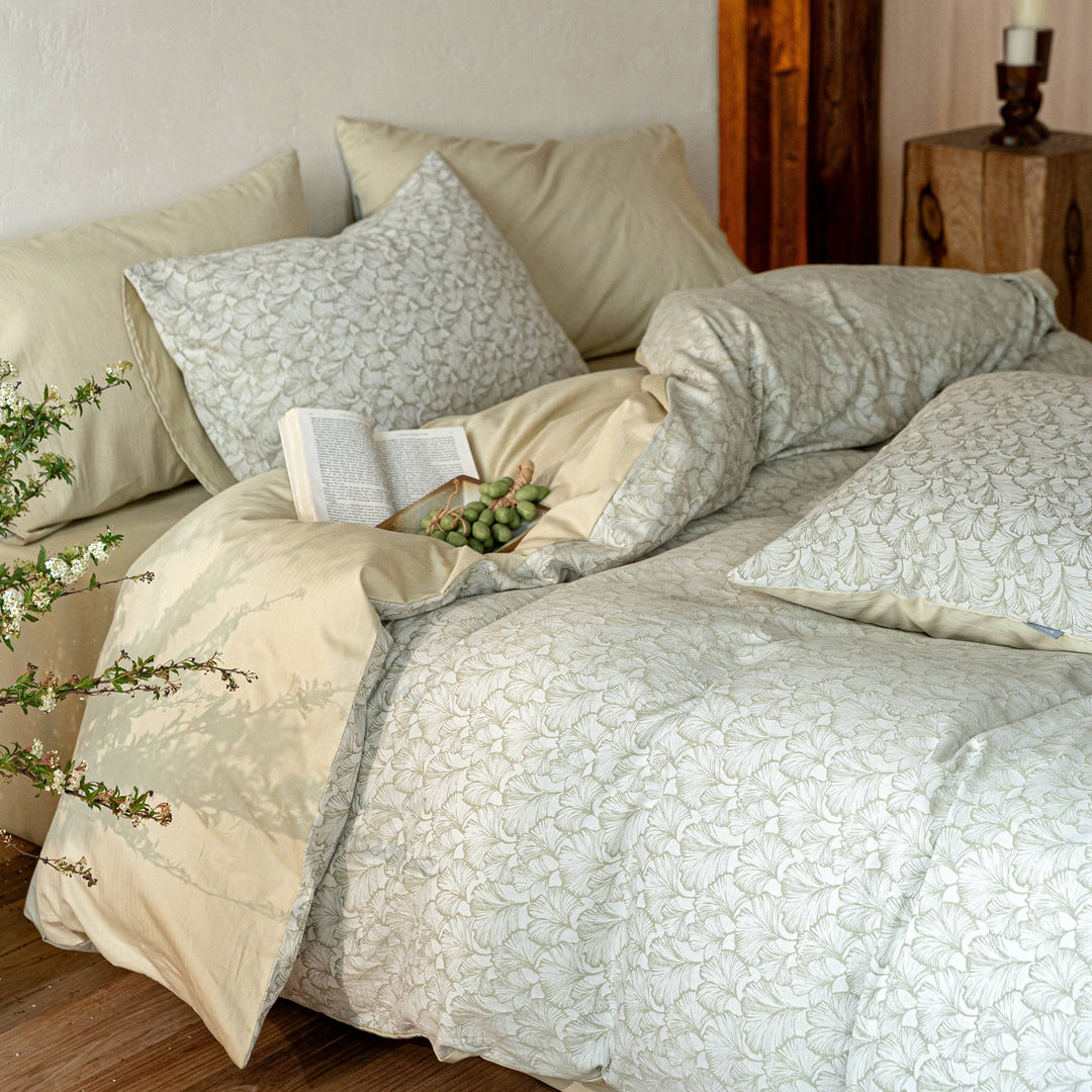 Duvet cover set made of cotton Renforcé with fine Toile flower pattern and extra soft jersey fitted sheet