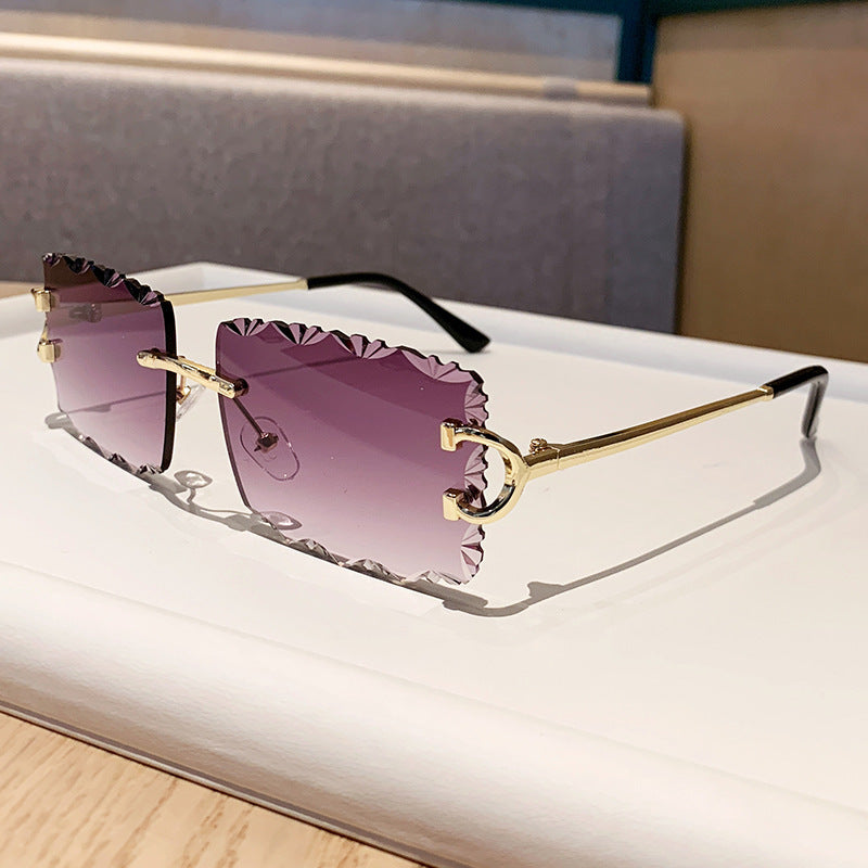 Ladies fashionable sunglasses with playful frame Stornfield