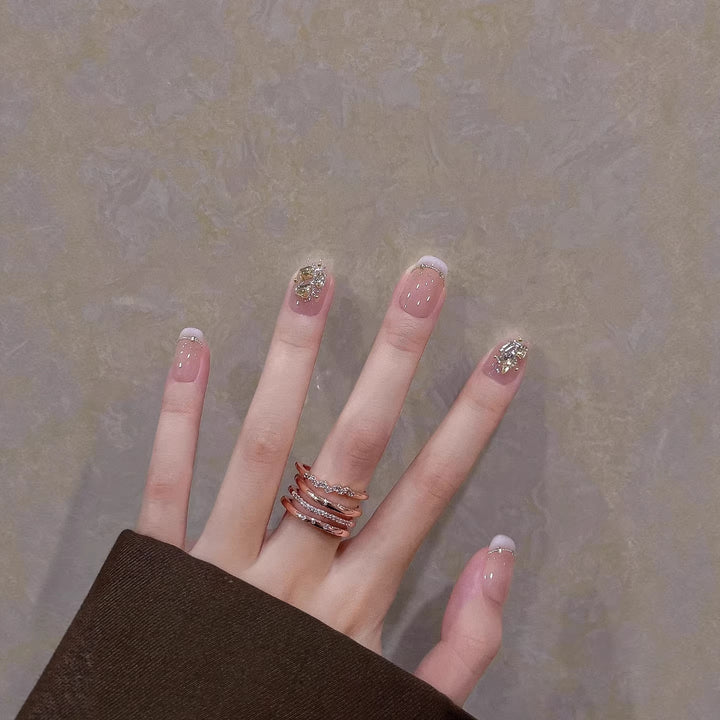 Decorative Press-On Nail Art Set with Elegant Design Elements