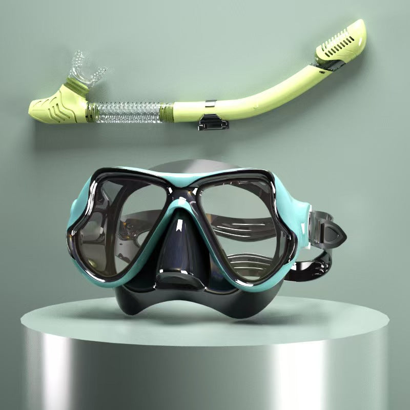 Diving mask with ergonomic design and a flexible snorkel Stornfield
