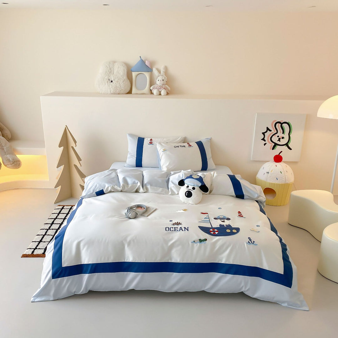 Satin-like children's bedding set with embroidered bunny motifs