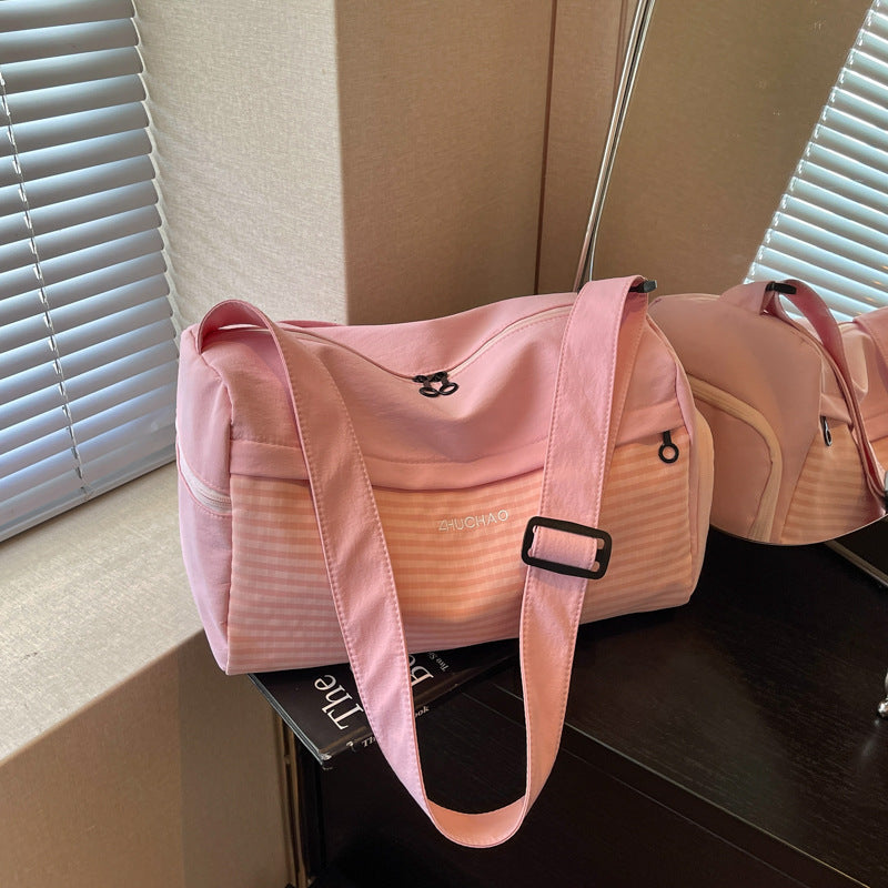 Sporty Travel Bag with Adjustable Shoulder Strap Stornfield